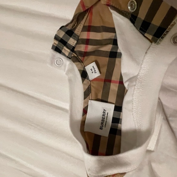 Burberry baby bodysuit. Worn just once - Picture 4 of 5